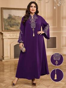 Al Najma Plus Size Women Elegant Embroidered Detail Arabic Style Dress, Autumn - Purple - View 3