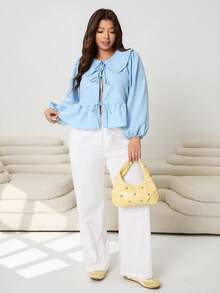 SHEIN EZwear Áo sơ mi nhiều lớp đa năng Thu/Đông 2025, mặc thường ngày, dự tiệc, hẹn hò, ngày lễ, ở nhà, đi làm, mặc nhiều dịp, cổ Peter Pan, tay dài bồng bềnh, trang trí nơ phía trước, rộng rãi, viền bèo nhún, xanh nhạt, cắt ngắn, cỡ lớn - Màu xanh lam - Xem 4