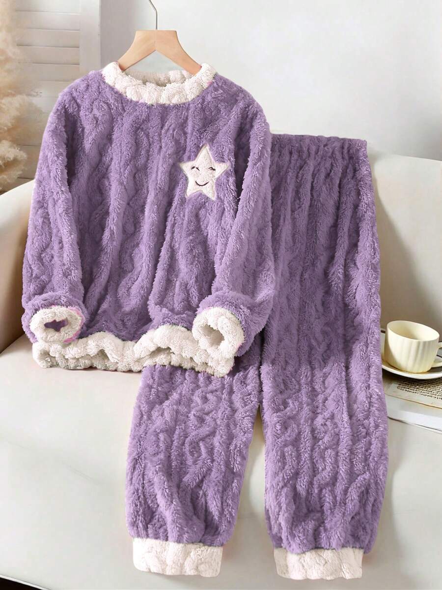 两件套女童休闲家居服，采用柔软提花面料，撞色领口/袖口/下摆，略宽松版型，时尚星形刺绣，适合秋冬居家穿着。 - 紫色 - 查看 1