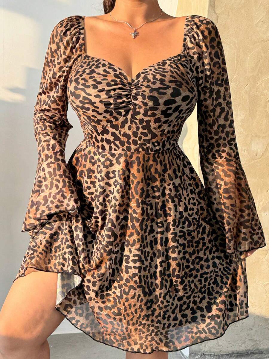 SHEIN EZwear 大码女式豹纹甜心领喇叭袖时尚连衣裙 - 棕色 - 查看 1