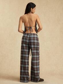 Easelle Bộ 2 món áo hai dây cổ chữ V sâu gợi cảm và quần ống rộng kẻ caro dành cho nữ - màu nâu - Xem 2