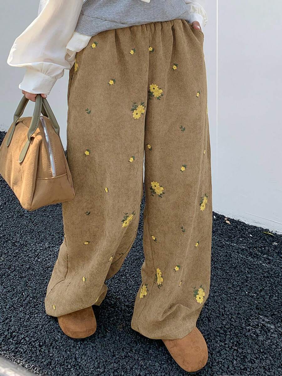 Dazy Plus Pantalones casuales largos de pana con cintura elástica, bordado de flores amarillas pequeñas, sueltos y casuales para mujeres de talla grande, otoño/invierno - Caqui - Ver 1