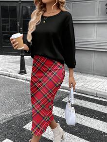 SHEIN LUNE Bộ áo thun cổ tròn tay 3/4 màu trơn đơn giản cổ điển dễ mặc đi làm cho nữ kèm chân váy bút chì họa tiết kẻ caro - Nhiều màu - Xem 1