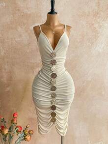 Soleia 女式纯色金属装饰褶皱深 V 性感紧身中长吊带连衣裙 - 白色 - 查看 6