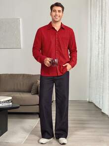 Manfinity RelaxMax 男士纯色长袖单排扣休闲口袋衬衫，圣诞节 - 紅色 - 查看 4