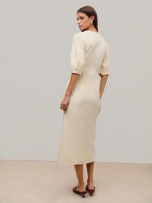 Nöista 这款优雅的中长连衣裙以其挺括的廓形和纽扣细节，打造出精致的正式造型。无论是春假聚会、叠穿搭配，还是生日派对等场合，它都是完美之选。这款优雅的连衣裙与靴子或高跟鞋都能完美搭配，打造出精致的春假造型。 - 米色 - 查看 2