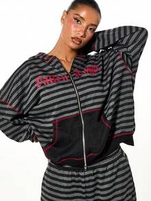 SUMWON WOMEN Áo hoodie kẻ sọc cỡ lớn Boxy Fit có khóa kéo toàn bộ với họa tiết phông chữ Gothic và chi tiết viền tương phản - màu đen - Xem 1