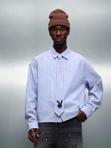 PLAYBOY X SUMWON Camisa de botones a rayas con logo, de manga larga, con cuello, de corte ajustado, diseño casual de negocios - Azul y blanco - Ver 2