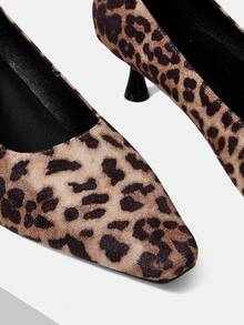 Mnmlis 女士尖头豹纹时尚高跟鞋，适合日常穿着 - 彩色 - 查看 10