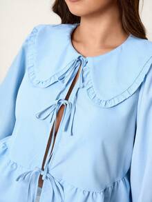 SHEIN EZwear Áo sơ mi nhiều lớp đa năng Thu/Đông 2025, mặc thường ngày, dự tiệc, hẹn hò, ngày lễ, ở nhà, đi làm, mặc nhiều dịp, cổ Peter Pan, tay dài bồng bềnh, trang trí nơ phía trước, rộng rãi, viền bèo nhún, xanh nhạt, cắt ngắn, cỡ lớn - Màu xanh lam - Xem 6