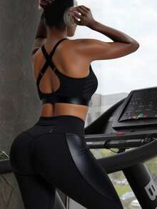 Innovista Bộ đồ thể thao PU bóng màu đen cho nữ - Áo ngực thể thao hỗ trợ cao và quần legging cạp cao với vải lưới tập yoga, dây đeo có thể điều chỉnh, kiểm soát bụng, thiết kế nâng mông | Đồ thể thao năng động có hai túi, nhanh khô và thoáng khí, lý tưởng cho yoga, HIIT, chạy bộ, tập gym, Pilates và CrossFit | Trang phục thể thao hàng ngày phong cách cho văn phòng, ăn trưa, ngoài trời và tập thể dục | Trang phục chất lượng cao cấp, đa năng cho các bà mẹ đi làm, người có ảnh hưởng về thể hình - màu đen - Xem 8