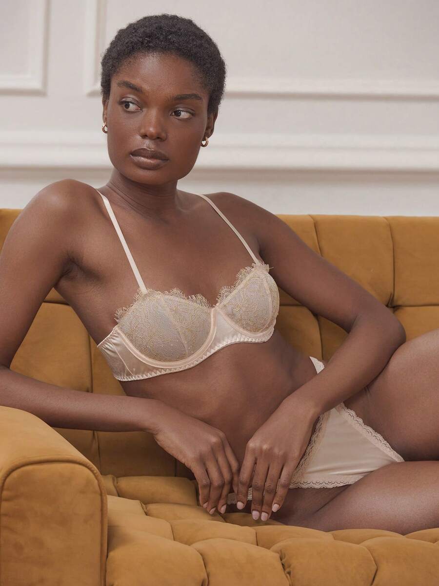 lacRébo 金色睫毛蕾丝缎面钢圈文胸及配套内裤内衣套装，可爱性感复古圣诞风 - 金色 - 查看 1