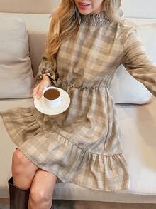 Serisse 女士格子印花荷叶边立领长袖迷你连衣裙 - 杏色 - 查看 4