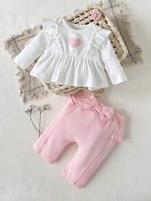 SHEIN Conjunto de top de manga larga con cuello de equipo y pantalones con cintura elástica y lazo rosa para bebé niña, con bordado de corazón acanalado. Cómodo para uso casual, en casa y juegos al aire libre en otoño/invierno