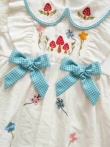 SHEIN Vintaside Kids 1件女婴夏季新款竹纤维白色娃娃领拼接绿色格子精致刺绣水滴设计褶皱荷叶边下摆蝴蝶结花卉刺绣腰部绿色格子蝴蝶结无袖连衣裙，田园可爱白色宝宝一周岁生日派对公主裙 - 彩色 - 查看 7