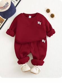 SHEIN 2pcs/Set Baju Olahraga Bayi Laki-laki/Perempuan Baru Lahir Motif Huruf Lucu Warna Merah Lengan Panjang dan Celana Jogger, Musim Gugur/Musim Dingin - MultiWarna - View 1