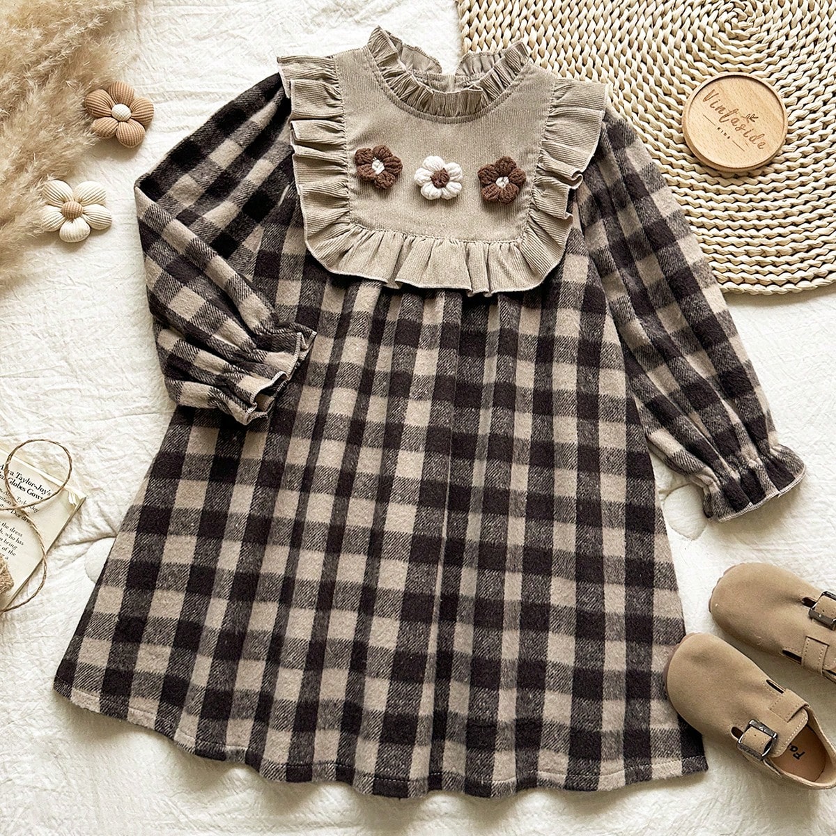 Vestido casual y lindo para niñas con patrón a cuadros y decoración floral 3D de manga larga, adecuado para primavera, otoño, invierno, interior y
