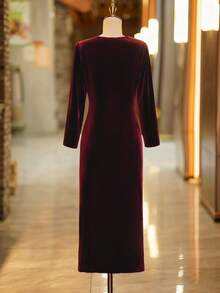 Franclia Váy nữ cổ chữ V nhún eo, váy xẻ tà thêu đá, váy ôm trang trọng cổ điển - Màu Đỏ Sâu - Xem 2