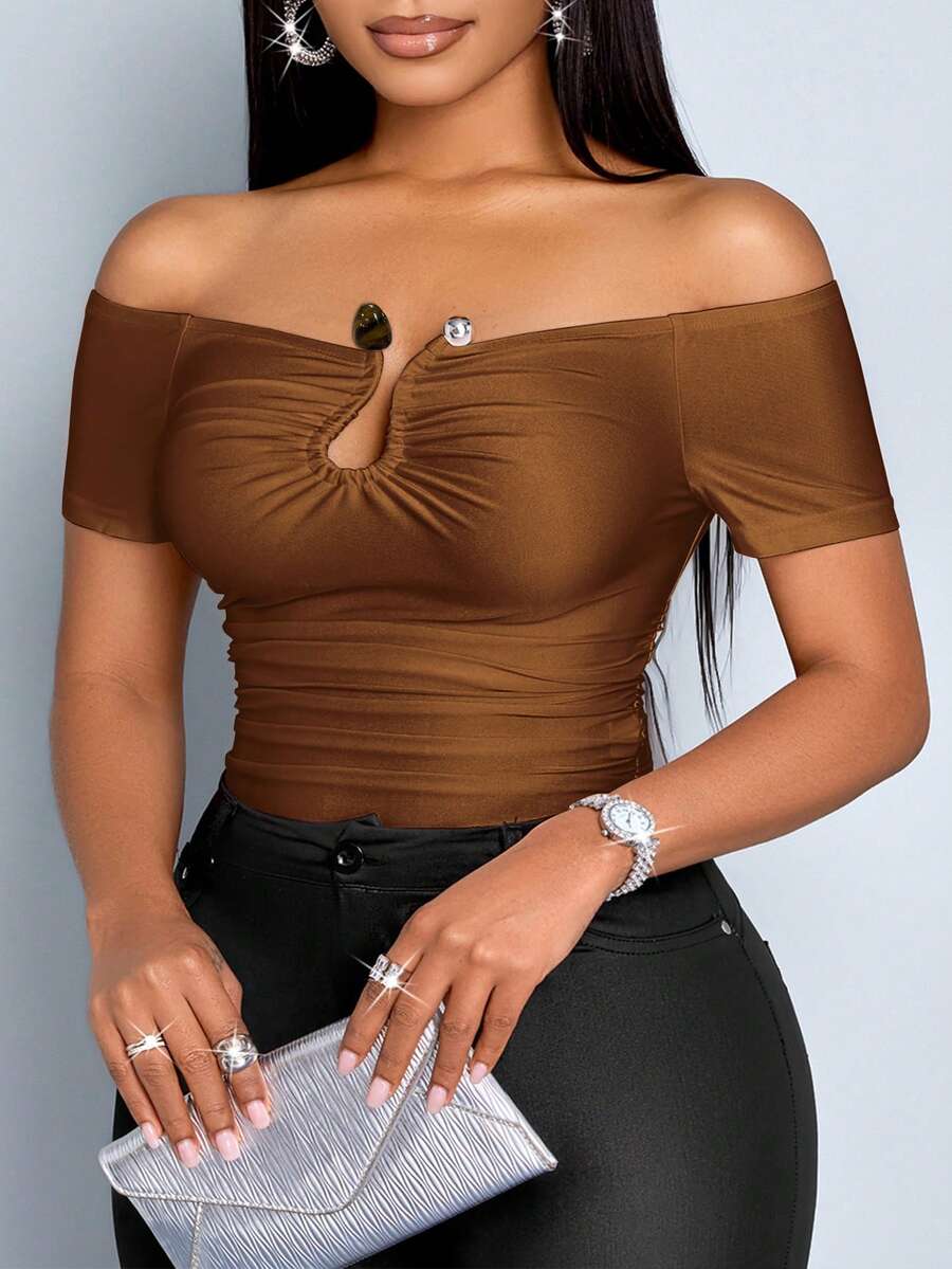 SOLERSUN 女式纯色露肩短袖修身褶饰T恤 - 鏽棕色 - 查看 1