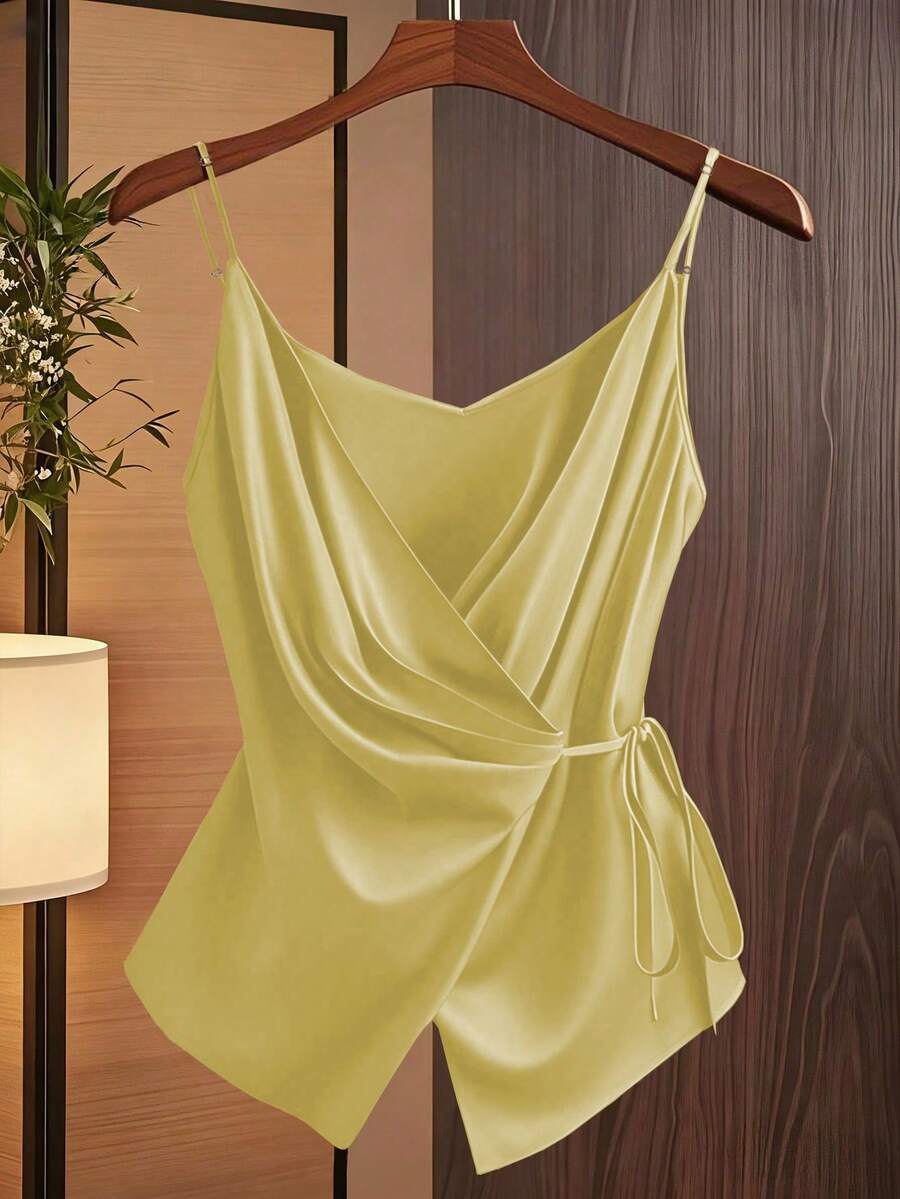 GlowEve 女士时尚休闲V领褶皱裹身系带蝴蝶结无袖上衣，A字下摆 - 淡黃色 - 查看 1