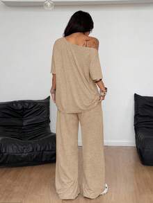 SHEIN Coolane 女士夏季极简街头风基础日常穿搭外出运动舒适露肩T恤和阔腿运动裤两件套 - 駝色 - 查看 5