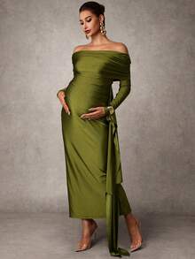 MaterniChic Elegancka sukienka ciążowa na imprezę, jednokolorowa, marszczona, z odkrytymi ramionami i rozcięciem na boku - Zielony - Zobacz 7