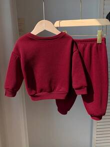 SHEIN 2pcs/Set Baju Olahraga Bayi Laki-laki/Perempuan Baru Lahir Motif Huruf Lucu Warna Merah Lengan Panjang dan Celana Jogger, Musim Gugur/Musim Dingin - MultiWarna - View 2
