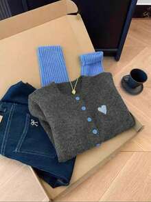 2025 Autumn/Winter Plus Size Women's Fashion: Casual, Minimalist, Versatile & Elegant Grey & Blue Colour-Blocked Patchwork Design With Heart Embroidery At The Bust Knitted Round Neck Button-Front Cardigan Sweater Ideal For Autumn Country Music Festivals, Brunch Outfits, Christmas Attire & New Year Celebrations