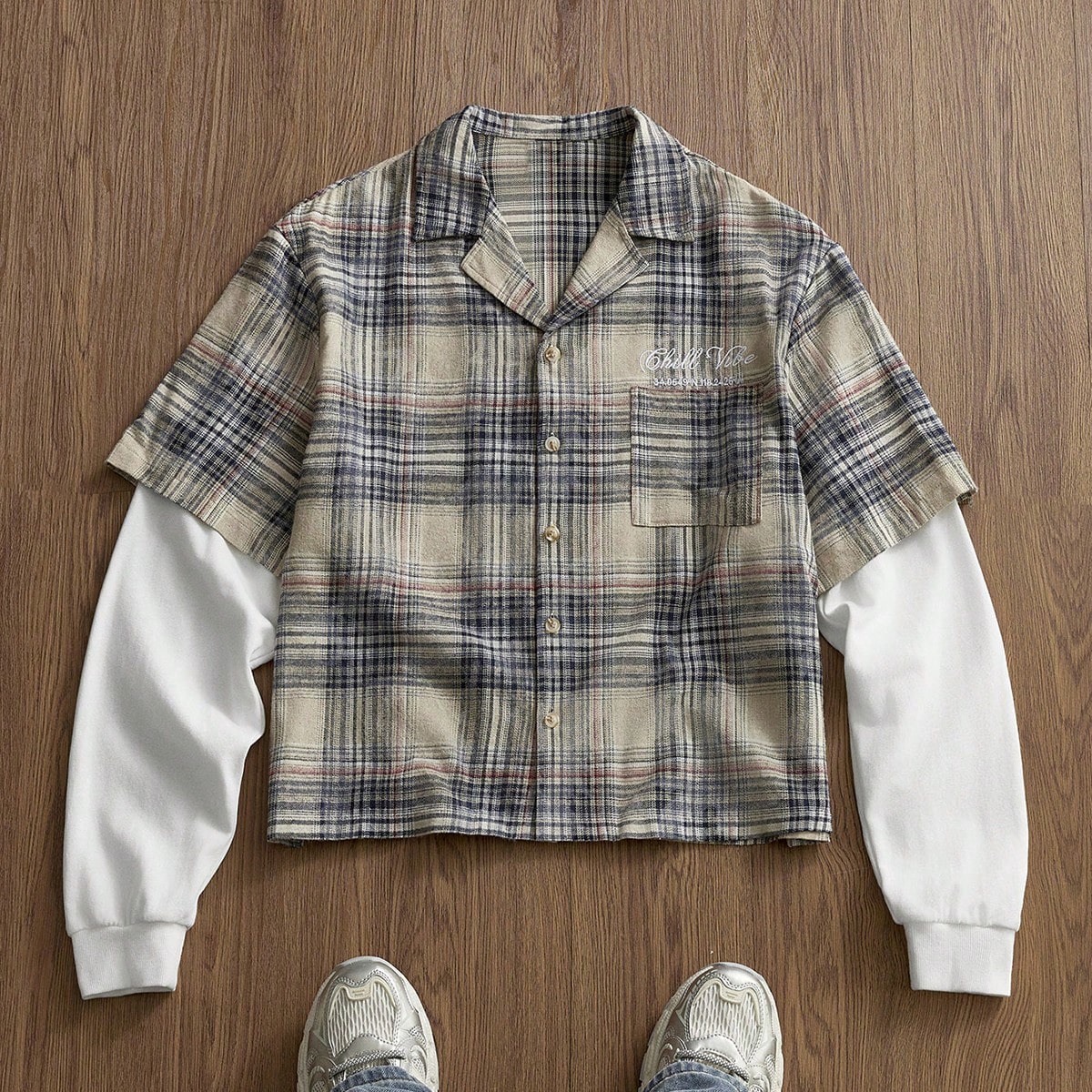Camisa casual de manga larga con botones delanteros y bolsillo con estampado a cuadros para hombres
