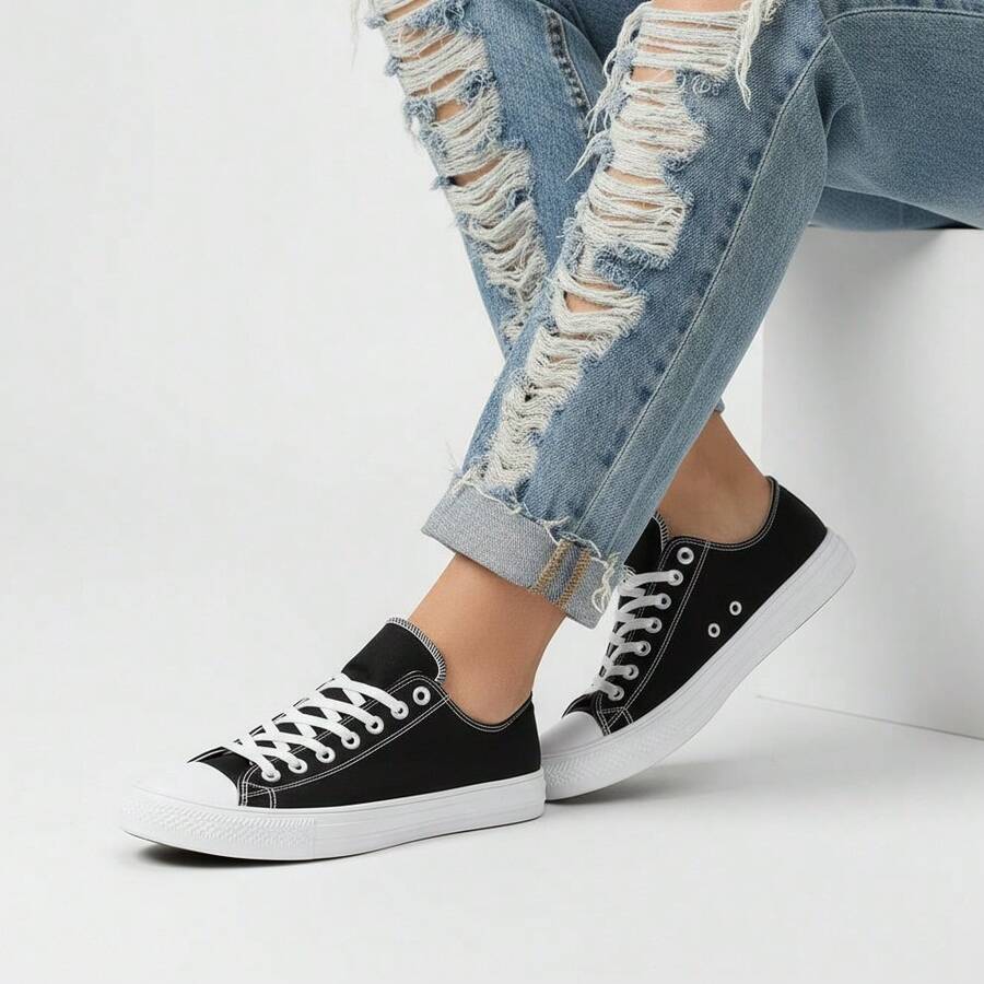 Tenis unisex tipo canvas para mujer, hombre diseño moderno y versátil; perfectos para un look urbano, casual y lleno de personalidad. Ideales para combinar con jeans, pantalones, shorts y vestidos, brindando comodidad, soporte y un toque creativo en tu día a día, escuela, trabajo, viajes y actividades al aire libre. Disponibles para expresar tu estilo único. - Blanco y Negro - Ver 1