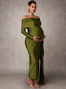 MaterniChic Elegancka sukienka ciążowa na imprezę, jednokolorowa, marszczona, z odkrytymi ramionami i rozcięciem na boku - Zielony - Zobacz 3
