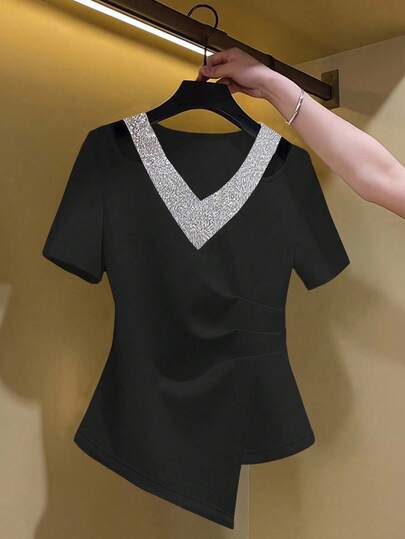 Franclia 女式撞色V领不对称下摆T恤，适合大学穿着