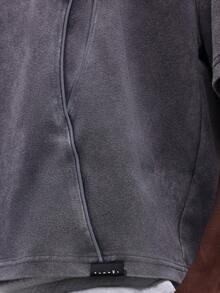 PLAYBOY X SUMWON Camiseta de cuello redondo de manga corta con ajuste holgado y pequeño logo impreso en el pecho para hombre, de algodón lavado con acabado relajado para uso diario en verano - Gris Oscuro - Ver 7