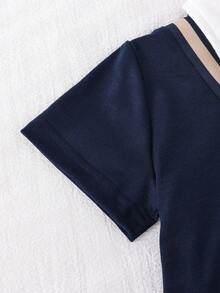 Genkimix Kids 2件套男童套装，儿童针织舒适polo衫，二合一设计，时尚小图案点缀，搭配米色休闲弹力腰宽松裤，适合秋季度假、日常穿着等场合。