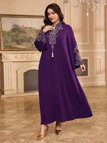 Al Najma Plus Size Women Elegant Embroidered Detail Arabic Style Dress, Autumn - Purple - View 4