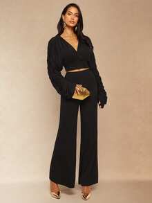 Silquee Damen Set aus einfarbigem überlappenden V-Ausschnitt Plissee Fledermausärmel Kurz-Top und Hose, 2 Stücke Mode-Set - Schwarz - Übersicht 4