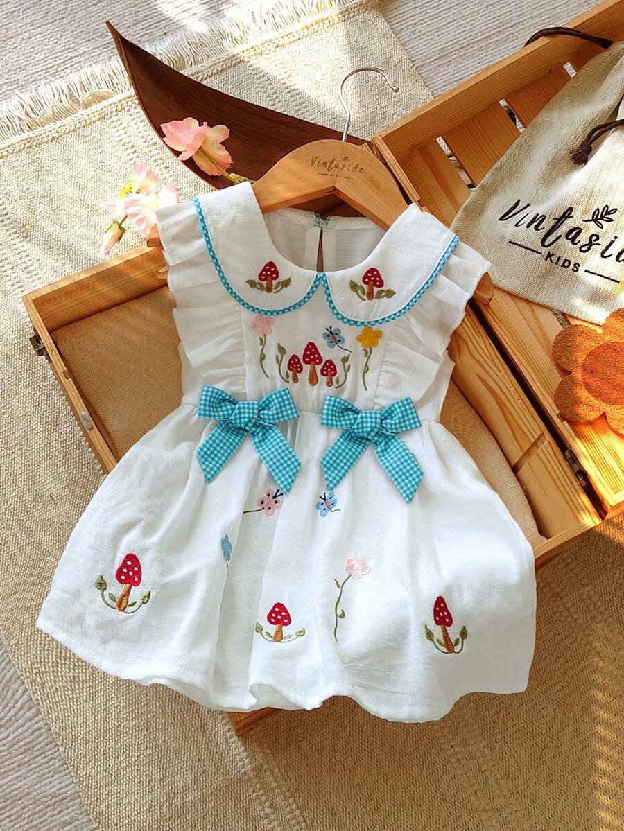 SHEIN Vintaside Kids 1件女婴夏季新款竹纤维白色娃娃领拼接绿色格子精致刺绣水滴设计褶皱荷叶边下摆蝴蝶结花卉刺绣腰部绿色格子蝴蝶结无袖连衣裙，田园可爱白色宝宝一周岁生日派对公主裙 - 彩色 - 查看 1