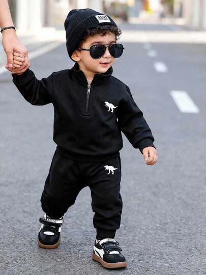 SHEIN 2pcs/Set Infant Toddler Unisex 0-3Y Casual Sports Dinosaur Print Black Long Sleeve Zip-Up Pullover Sweatshirt And Sweatpants Set, Baby Boy/Girl Athletic Outfit, Autumn/Winter/Spring Baby Tracksuit Black Baby Boy Clothes Baby Boy Sweatsuit Baby Boy Street Wear