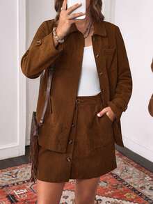 SHEIN LilyWest Bộ đồ nhung kẻ hai tông màu cổ điển thu đông dành cho nữ 2 món: Áo khoác cài nút cổ áo sơ mi tay dài có viền kim loại ở eo, chân váy ngắn cài nút và gấu thẳng - màu nâu - Xem 4