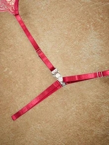 PinupPomp 女士性感花卉蕾丝网眼吊袜带配饰 - 酒紅色 - 查看 3