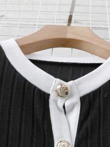 Franclia 两件套女士休闲纯色黑白撞色下摆荷叶边袖口纽扣装饰撞色拼接开襟上衣和纯色阔腿裤套装，柔软舒适，适合秋冬春季穿着，法式优雅风格，日常百搭。 - 黑與白 - 查看 3