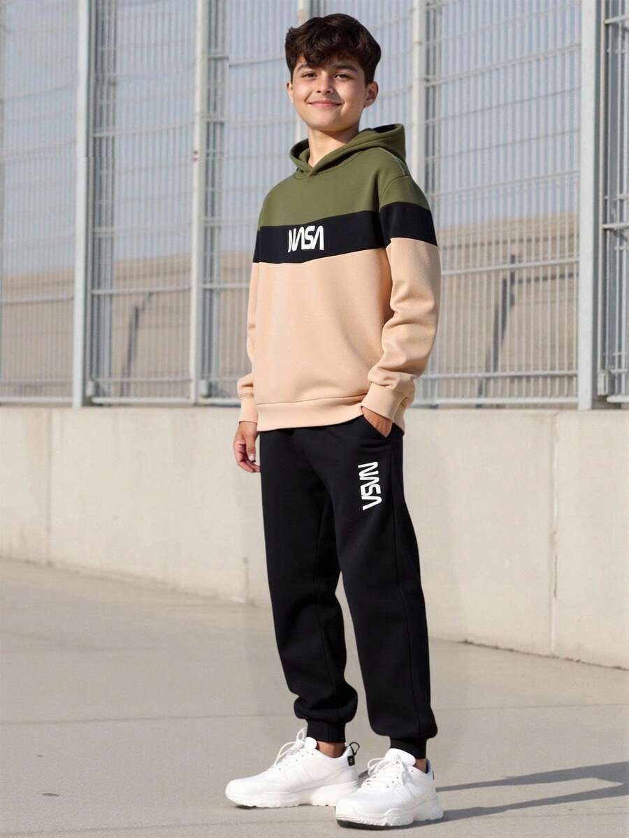 Vacaura 青少年男童两件套服装，春秋季拼接撞色字母印花连帽卫衣+斜插口袋抽绳裤，运动休闲套装 - 彩色 - 查看 1
