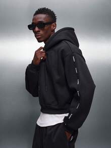 PLAYBOY X SUMWON Bộ đồ hoodie và quần jogger thoải mái có mũ trùm đầu có dây rút và chi tiết băng dính hai bên cho trang phục dạo phố thường ngày mùa đông - màu đen - Xem 6