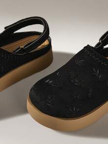 Solecia Women's Casual Versatile Commuting Embroidered Platform Shoes - Black - View 5