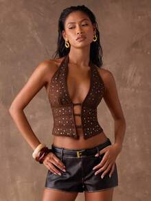 SHEIN BAE 千禧一代女式纯色短款麂皮绒贴片装饰时尚性感露背吊带露脐上衣，适合音乐节、街头风、休闲外出等场合。这款贴片装饰露脐上衣是新年时尚露脐上衣的理想之选，采用精湛工艺打造的奢华麂皮绒面料，性感吊带露脐上衣，也适合夜店穿着。 - 摩卡棕 - 查看 1