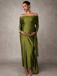 MaterniChic Elegancka sukienka ciążowa na imprezę, jednokolorowa, marszczona, z odkrytymi ramionami i rozcięciem na boku - Zielony - Zobacz 5