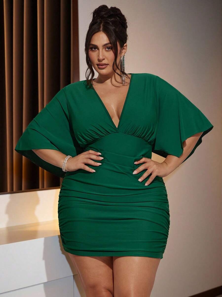 SHEIN BAE 大码女式 V 领迷你绿色圣诞连衣裙 - 綠色 - 查看 1