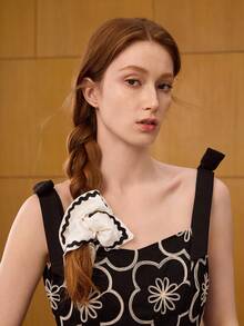 MOTF PREMIUM Dây buộc tóc vuông có viền gợn sóng vá - Đen và trắng - Xem 2