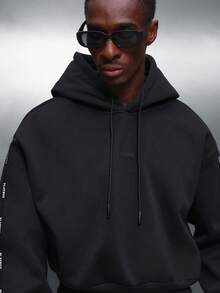 PLAYBOY X SUMWON Bộ đồ hoodie và quần jogger thoải mái có mũ trùm đầu có dây rút và chi tiết băng dính hai bên cho trang phục dạo phố thường ngày mùa đông - màu đen - Xem 7