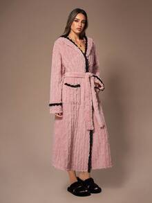SHEIN Contrast Color Pom Pom Hooded Jacquard Fleece Women Robe Robes For Women Fluffy Fuzzy Robe Robe Set Women Robes For Women Winter Bath Robes For Women - Pink - View 4